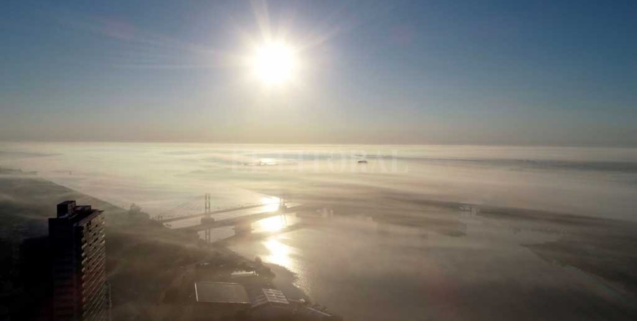 Desde el drone de El Litoral: espectaculares imágenes de la neblina sobre Santa Fe