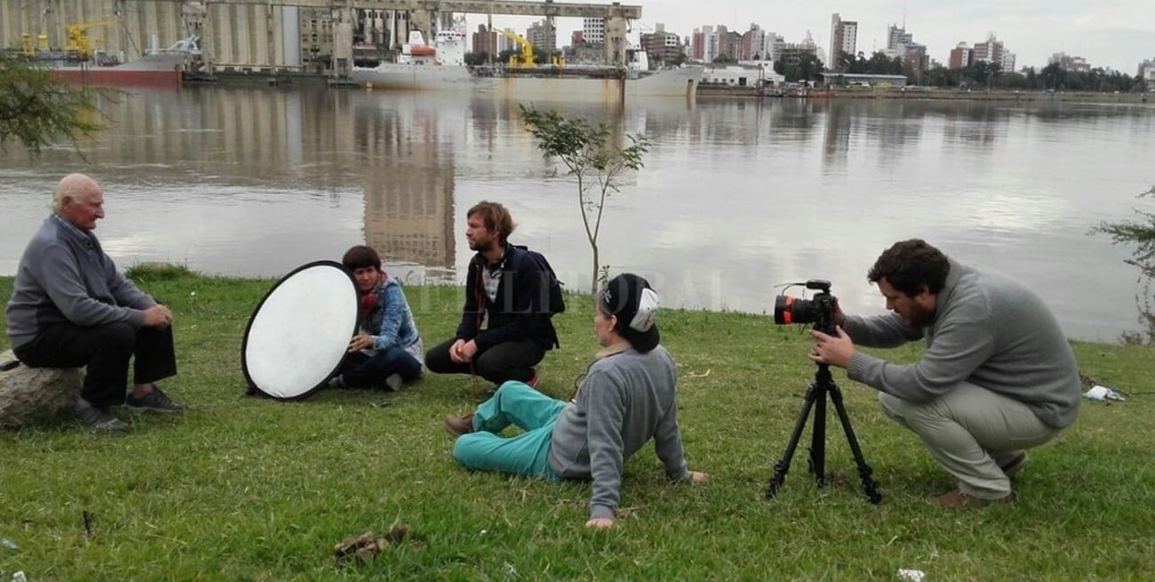 Retratos en la orilla del río