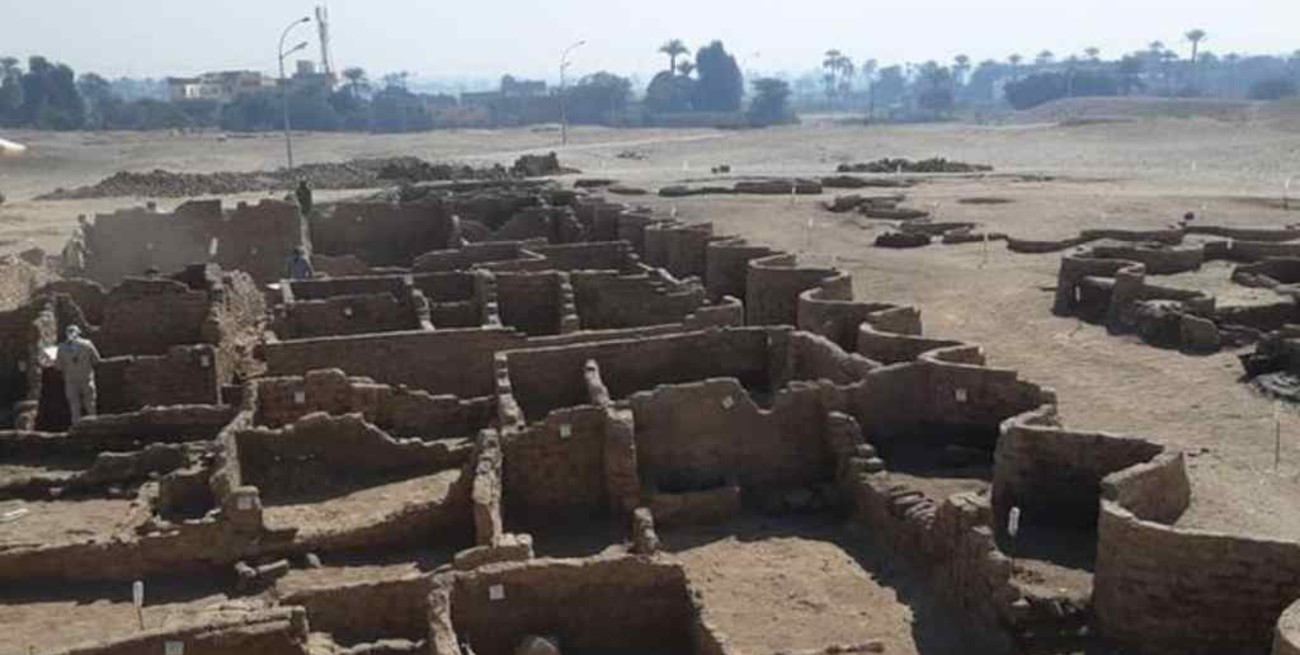 Descubren los restos de la "ciudad antigua más grande de Egipto", que data de hace más de 3.000 años 