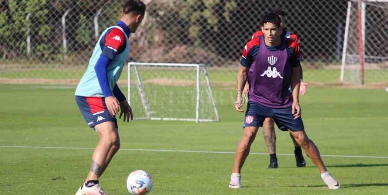 El plantel del "Vasco" Azconzábal volvió al trabajo mientras espera los amistosos