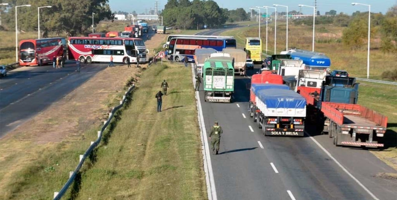 Desde el drone de El Litoral: así se ve el corte en la autopista Santa Fe - Rosario