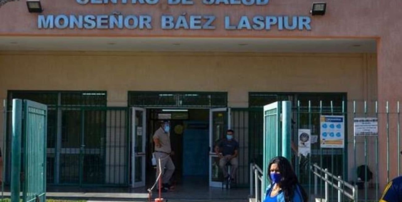 Video: policías salvaron a un bebé que se estaba ahogando al realizarle maniobras de RCP