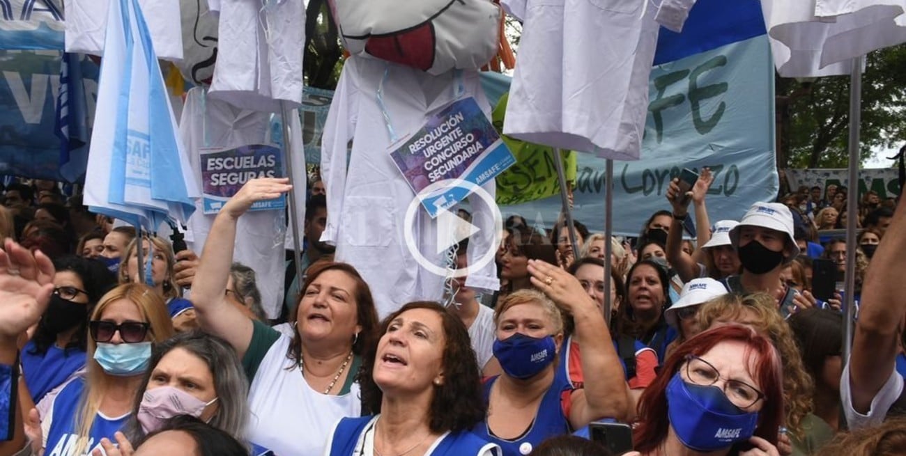 Los docentes se manifestaron frente al Ministerio de Educación de Santa Fe