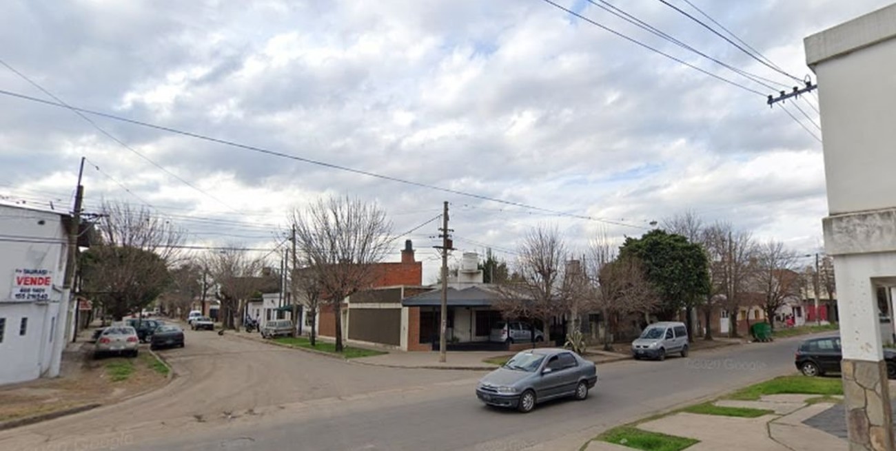 Sicarios asesinaron a un hombre cuando iba a sacar la basura en la zona sur de Rosario