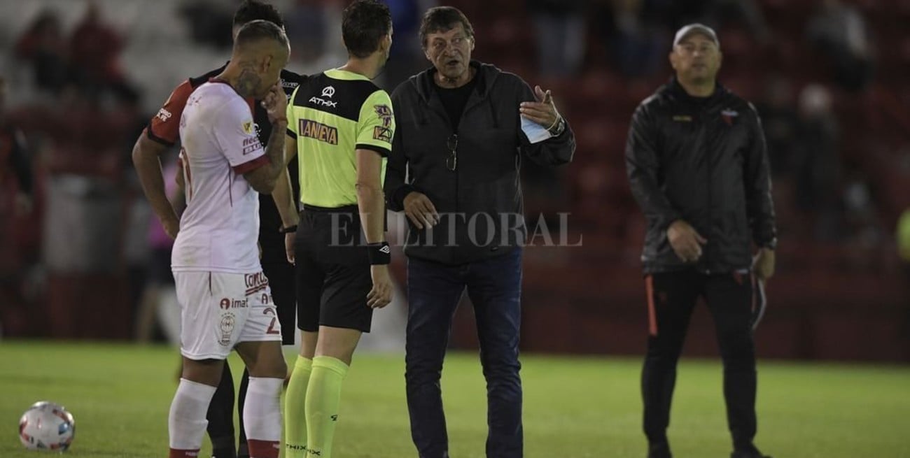  Julio César Falcioni: "Valoro el VAR, pero tienen que ser parejos en los criterios"