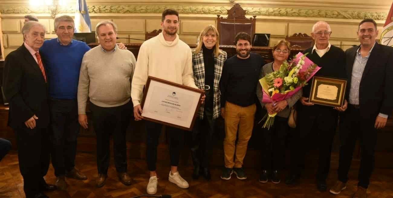 El Senado de Santa Fe homenajeó a Lucas Alario por su carrera