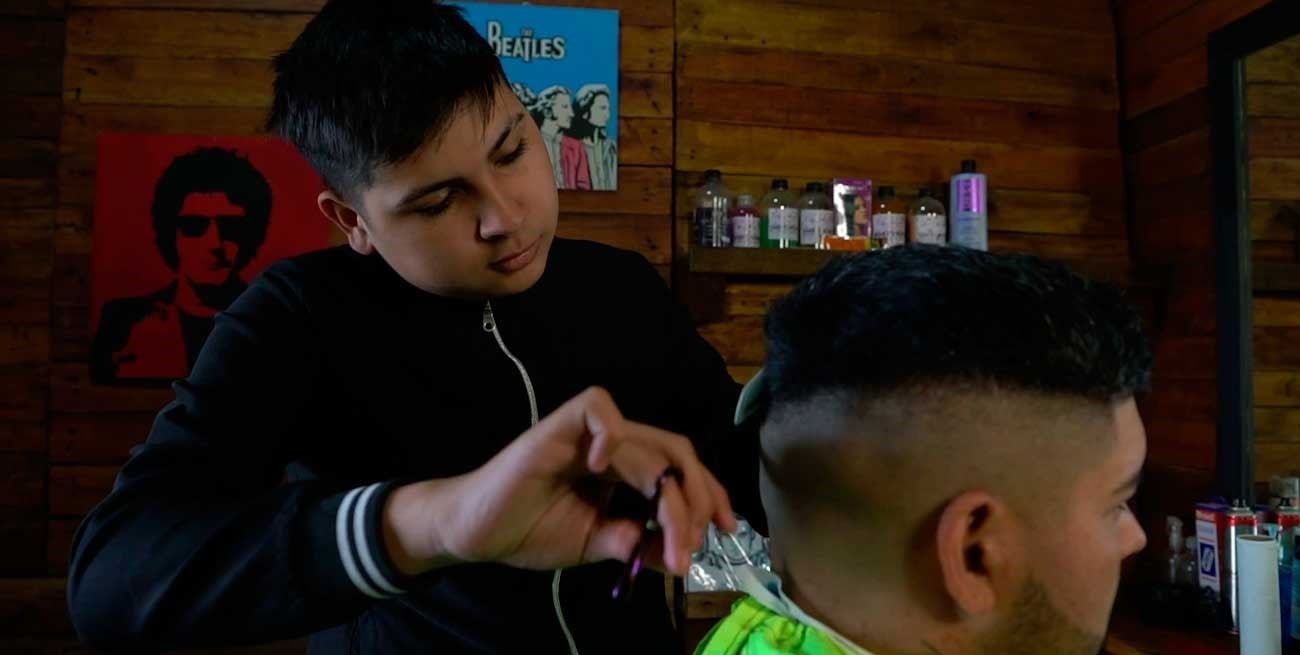 La barbería de “Toto”: el sueño de un chico que trascendió fronteras