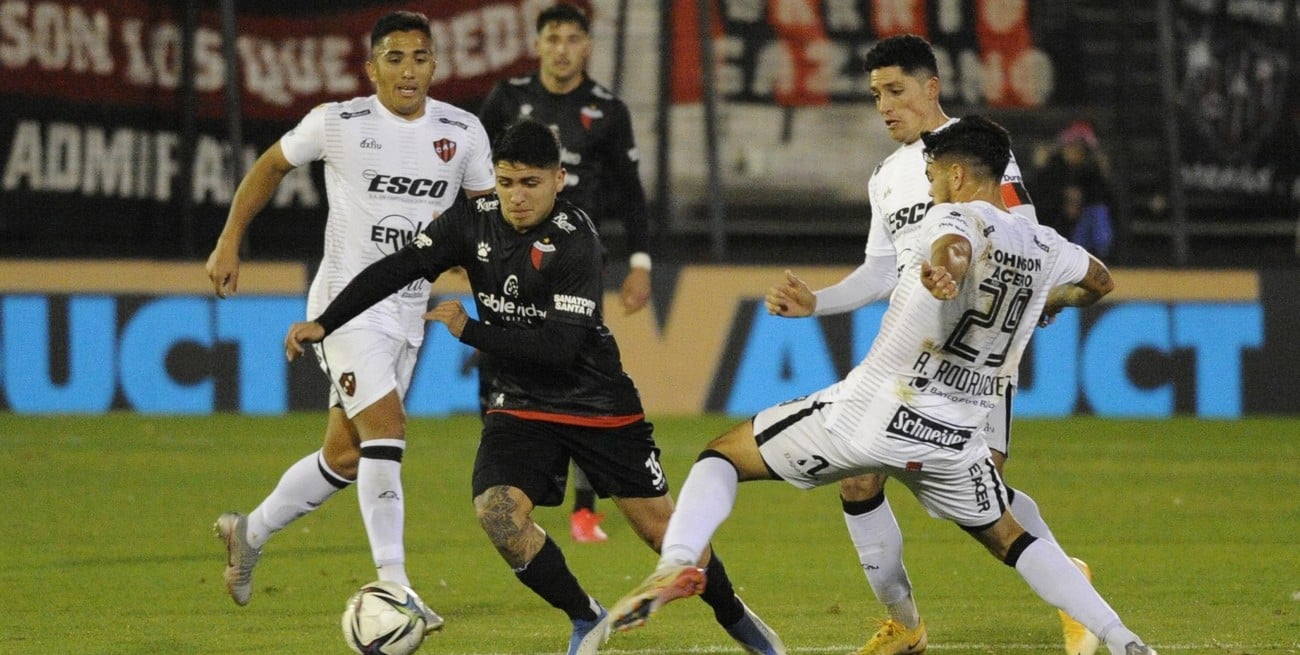 Teuten fracturado y Schott, con esguince, no juegan con Huracán