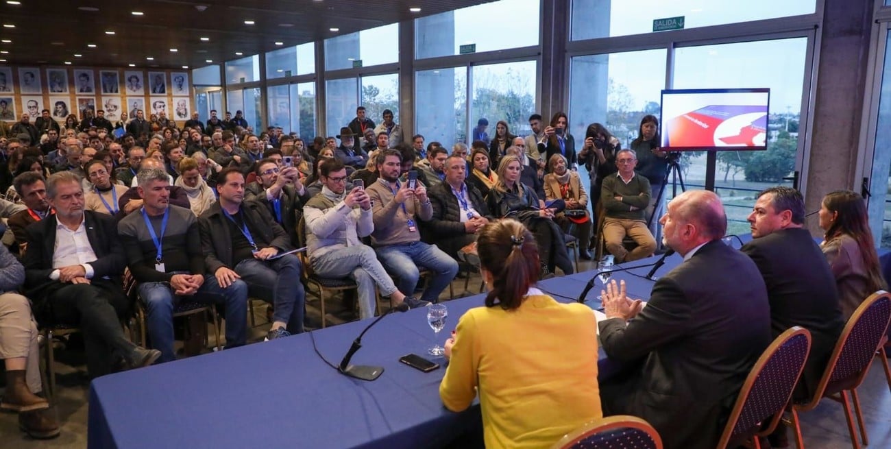 Omar Perotti se reunió con el Foro de intendentes y presidentes comunales de Santa Fe