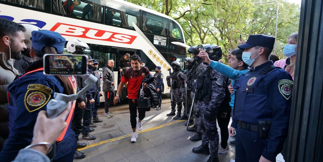 Colón llegó a Córdoba para su cruce con Talleres