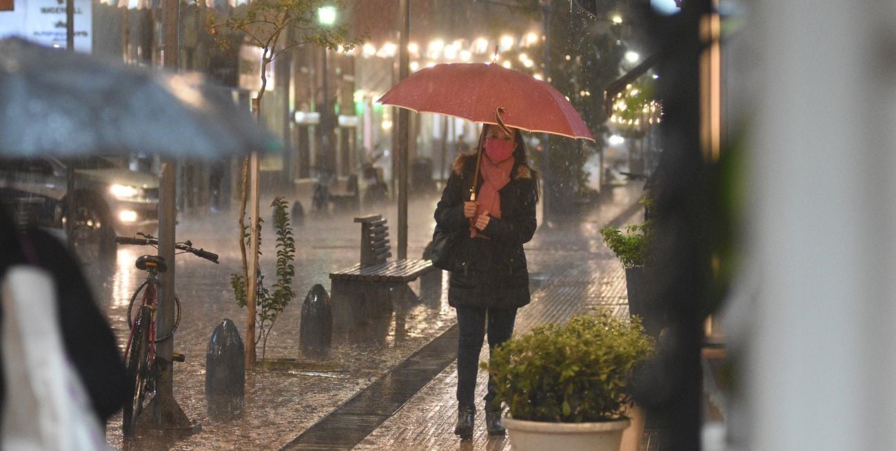 Martes con mañana lluviosa en la ciudad de Santa Fe