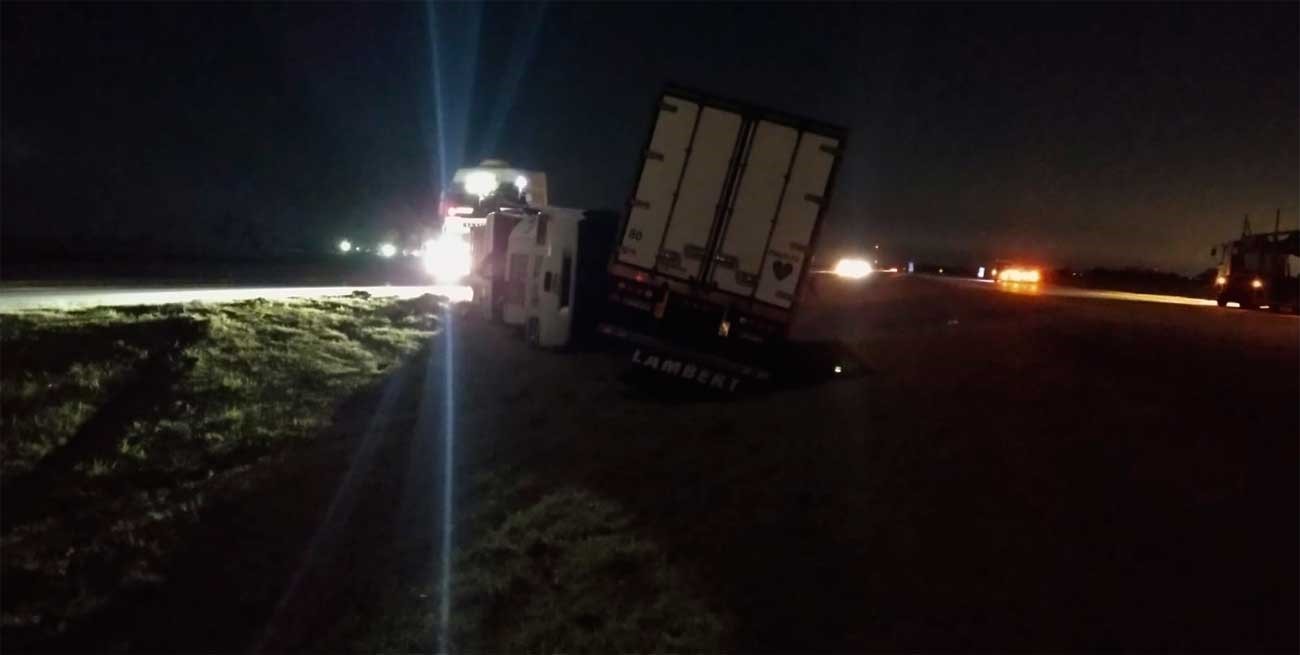 Camionero lesionado tras volcar en la Autovía 19 cerca de Frontera