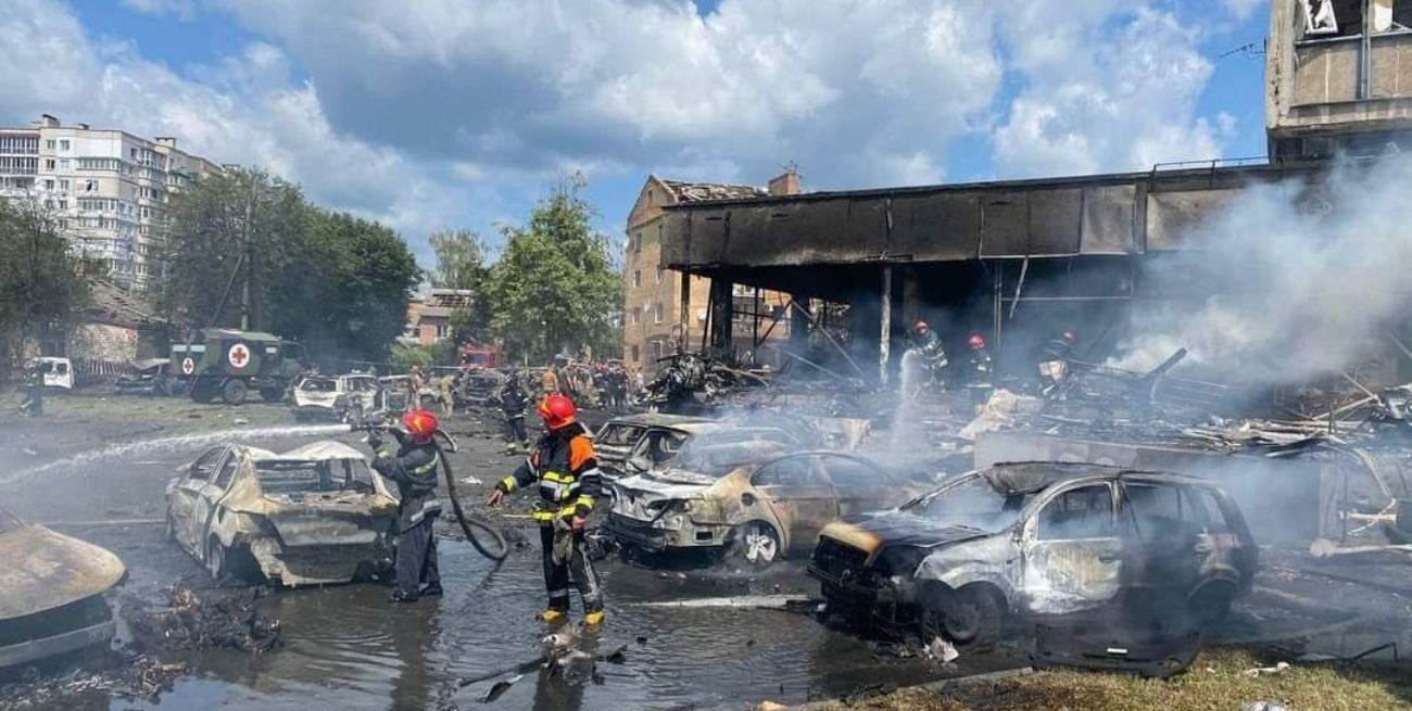 Ucrania: un ataque ruso con misiles dejó al menos 12 muertos, entre ellos un niño