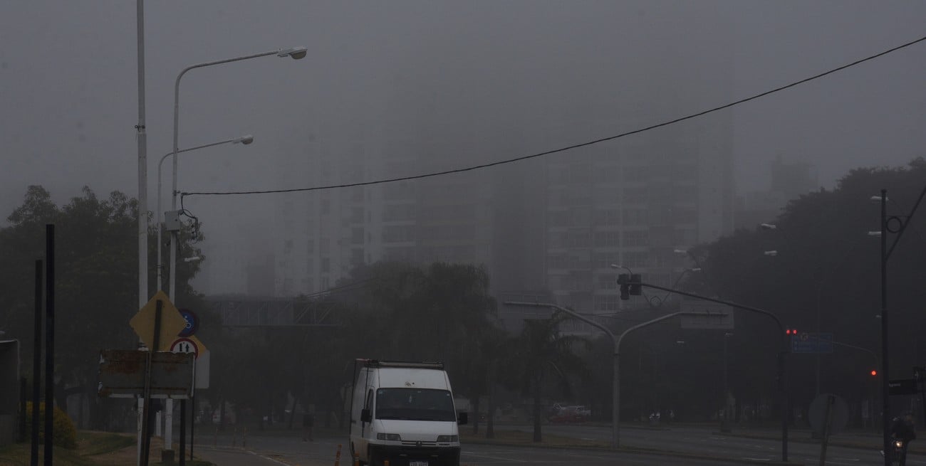 Niebla y humo: advierten por visibilidad reducida en el centro y sur de Santa Fe