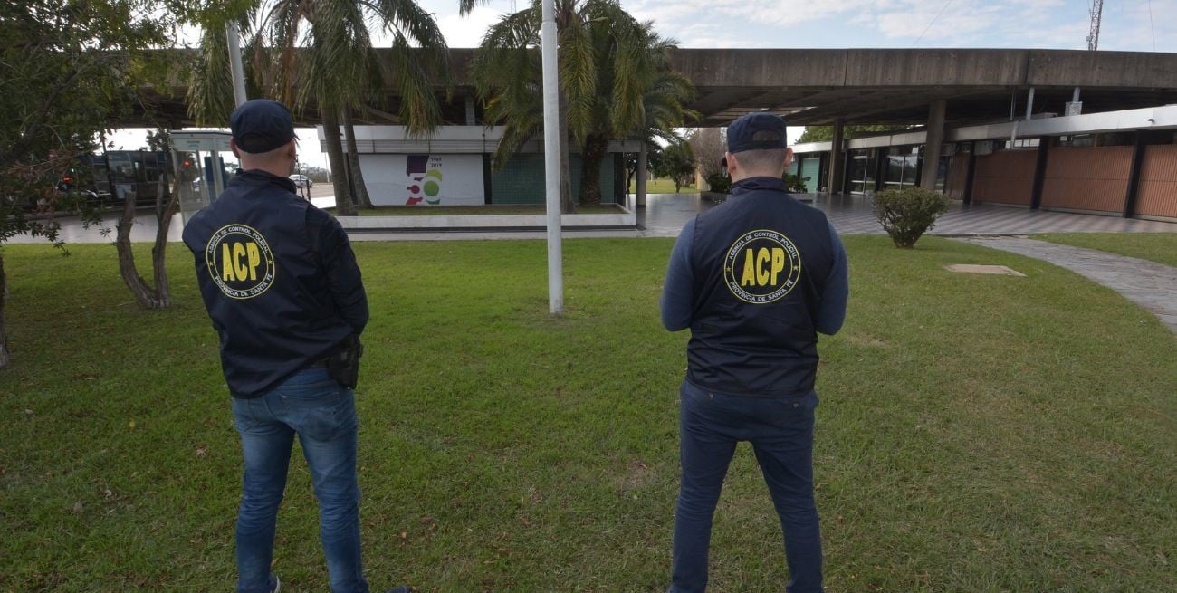 Una decena de policías detenidos en distintos puntos de la provincia de Santa Fe