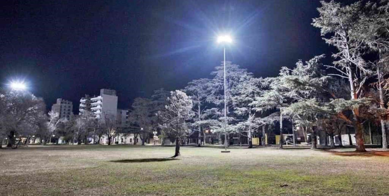 Renuevan la iluminación led en el Campo de la Gloria 