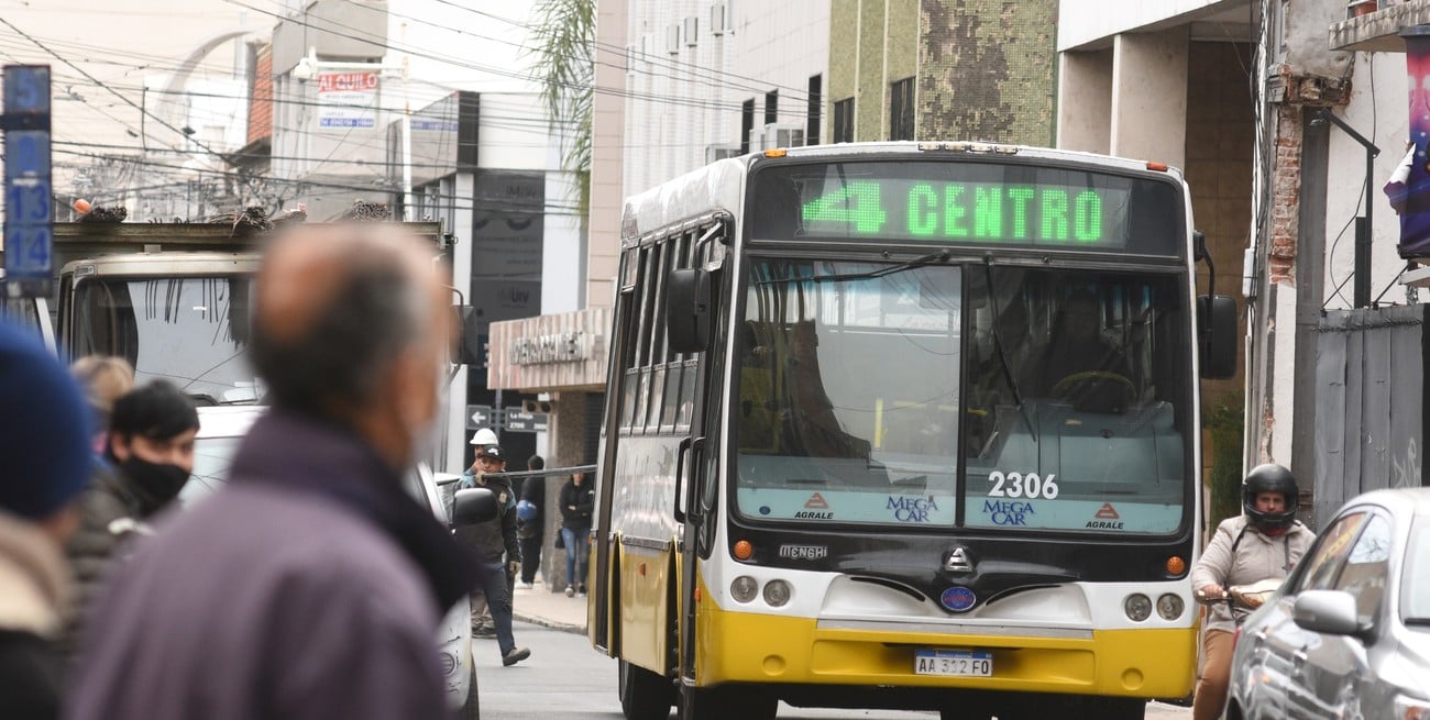 Una encuesta sobre 1.800 hogares, el paso previo para licitar el sistema de colectivos en Santa Fe