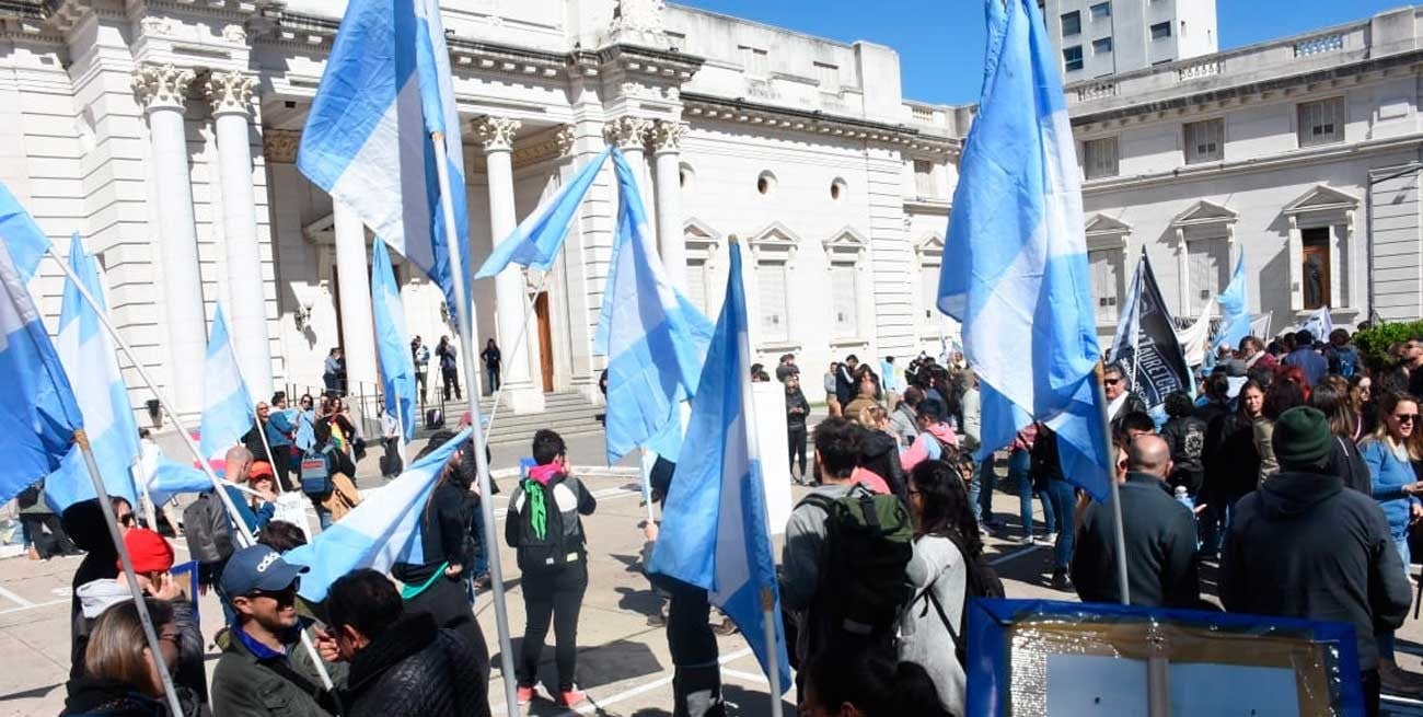 El bloque justicialista pide la separación de la diputada Amalia Granata
