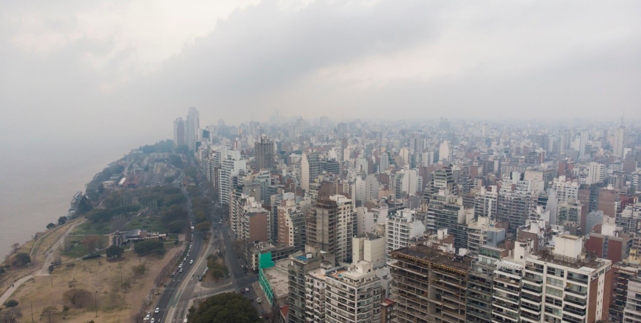 Humo en las islas cercanas a Rosario: la historia se repite