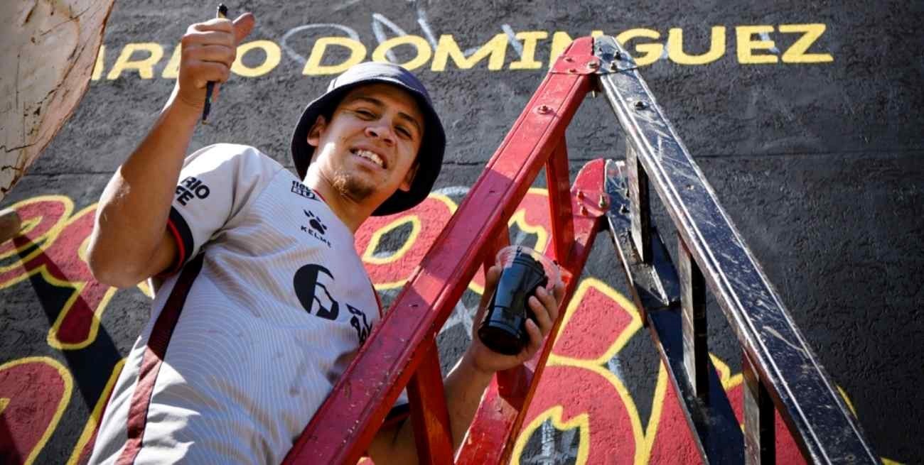 Matías Medina, hincha y muralista de Colón: “Tenemos la idea de seguir pintando otros sectores del club”