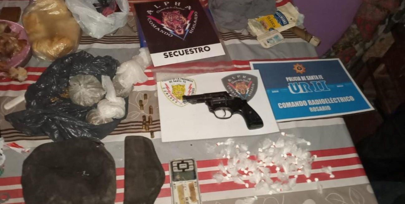 Secuestro de armas, drogas y recupero de una moto robada 