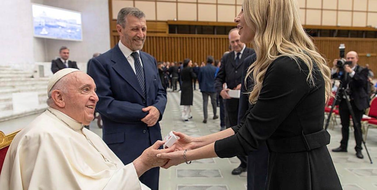 El papa Francisco recibió a Fabiola Yáñez en el Vaticano

