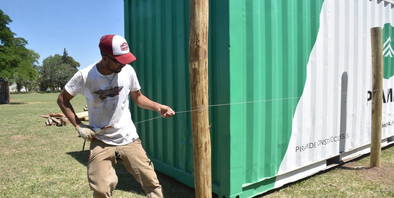 Tras la polémica con vecinos, construyen las primeras 54 viviendas en el campito de Villa Setúbal