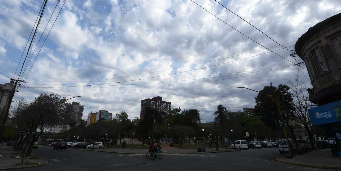 Sábado agradable con algunas nubes en el cielo santafesino