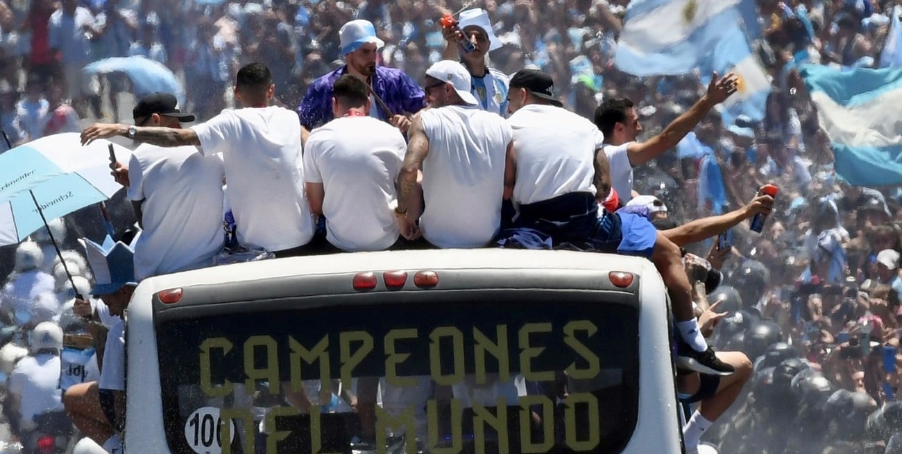 Así viven los jugadores la histórica recorrida para celebrar el nuevo título Mundial