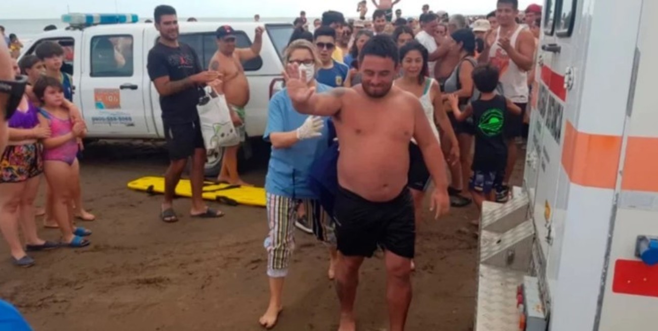 "La teníamos que pelear": rescataron a dos kayakistas náufragos en el Mar Argentino