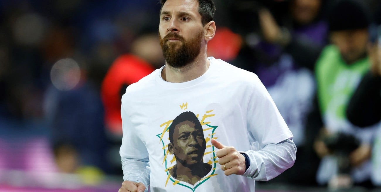 Messi y el PSG homenajearon a Pelé en la previa del partido ante Angers