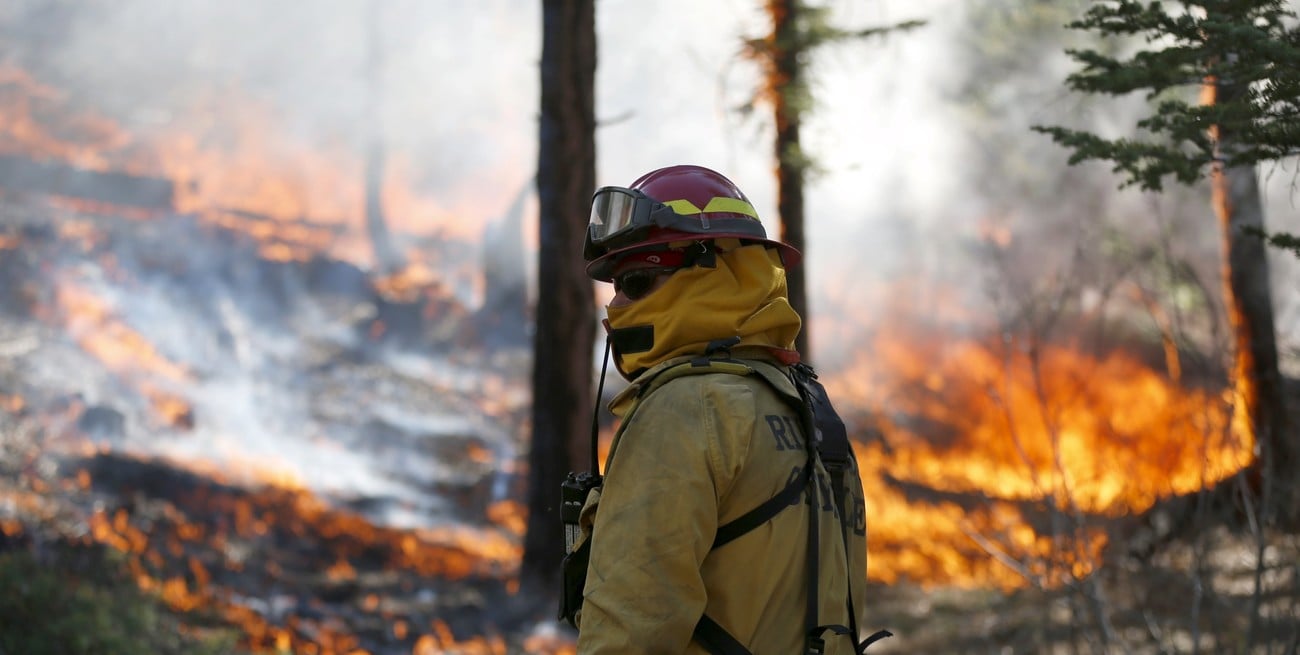 Tres provincias mantienen focos activos de incendios forestales