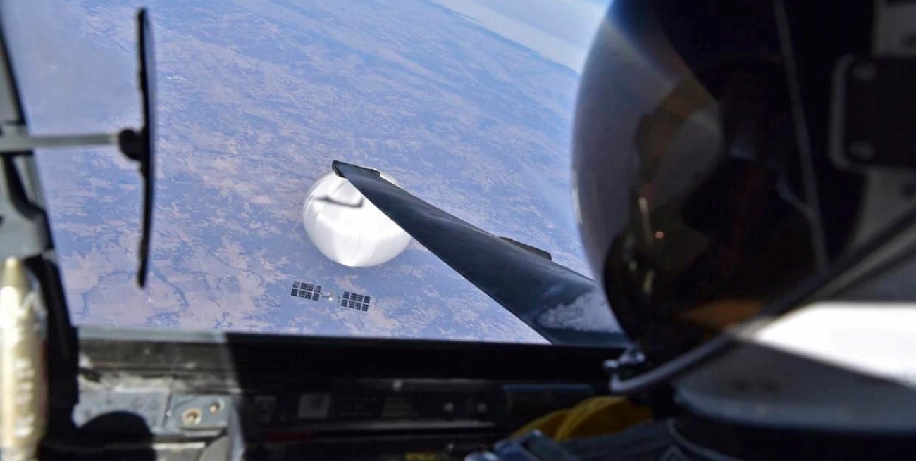 El Pentágono difundió una imagen inédita del globo chino derribado en Estados Unidos