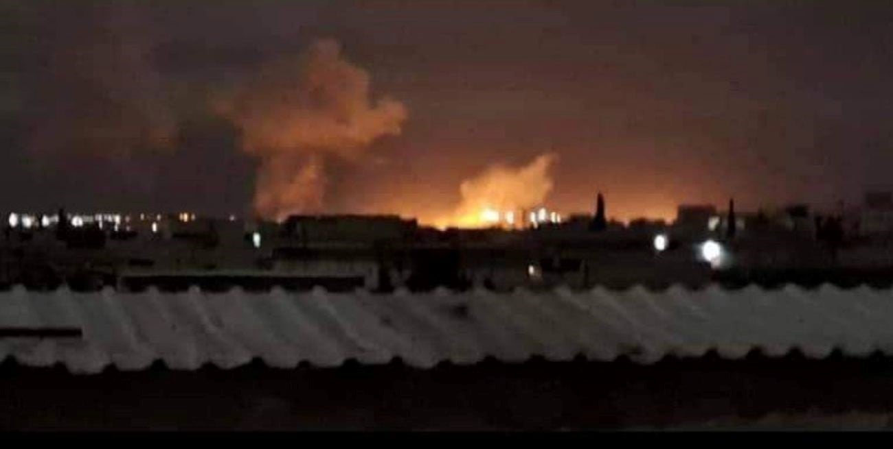 Siria acusó a Israel de atacar el aeropuerto donde recibe ayuda humanitaria 