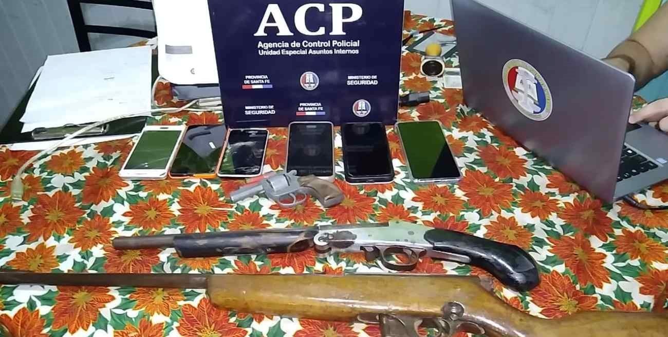 Detuvieron a dos oficiales acusados de robarle el arma reglamentaria a un colega