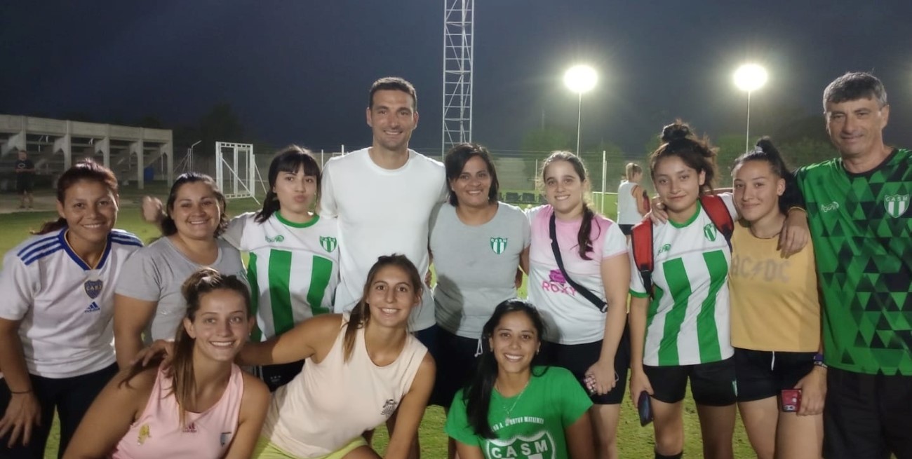 Llegó el campeón mundial: Lionel Scaloni regresó a Pujato y revolucionó el pueblo