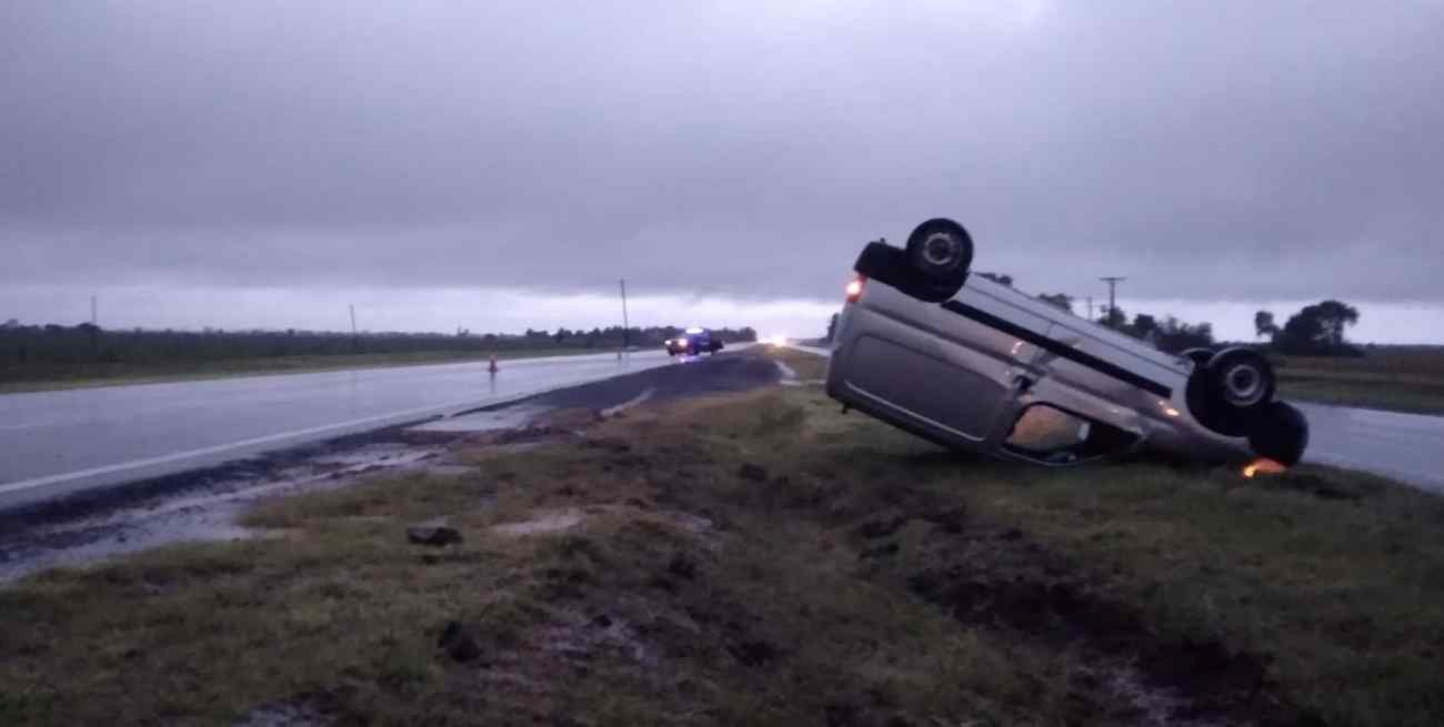 Suelo mojado y despiste en la ruta 34