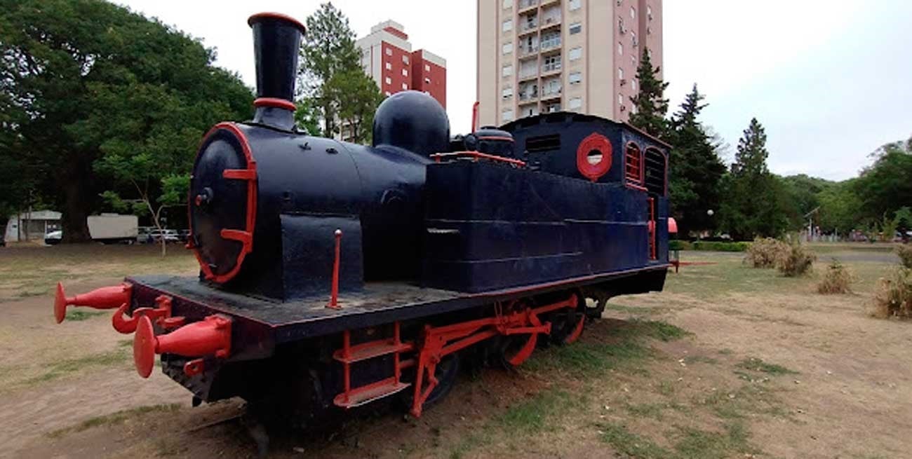 Un misterio santafesino: cuándo instalaron la locomotora en el parque de la Costanera