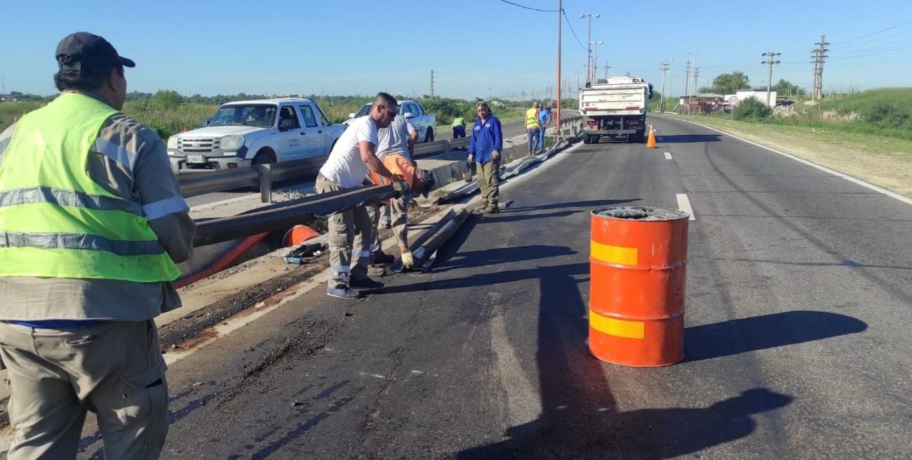 Recambian barandas en la Circunvalación Oeste y hay reducción de calzada