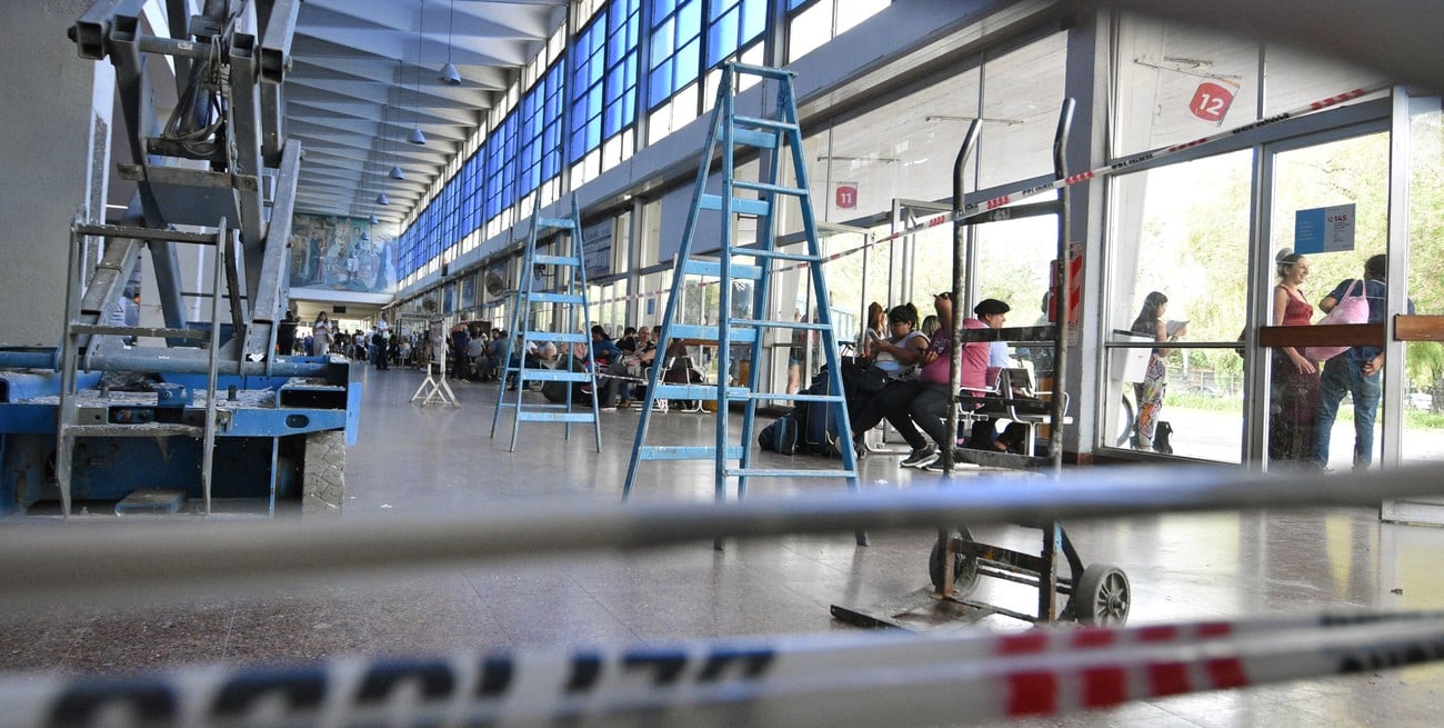 Advierten que en la terminal de Santa Fe, por la noche entra gente a dormir y hay arrebatos