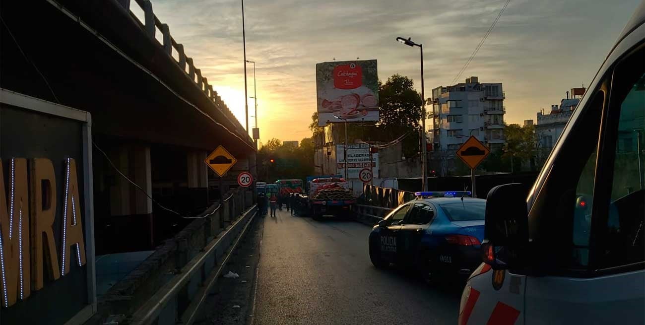 Violento choque múltiple entre un camión y nueve autos en Buenos Aires dejó seis heridos