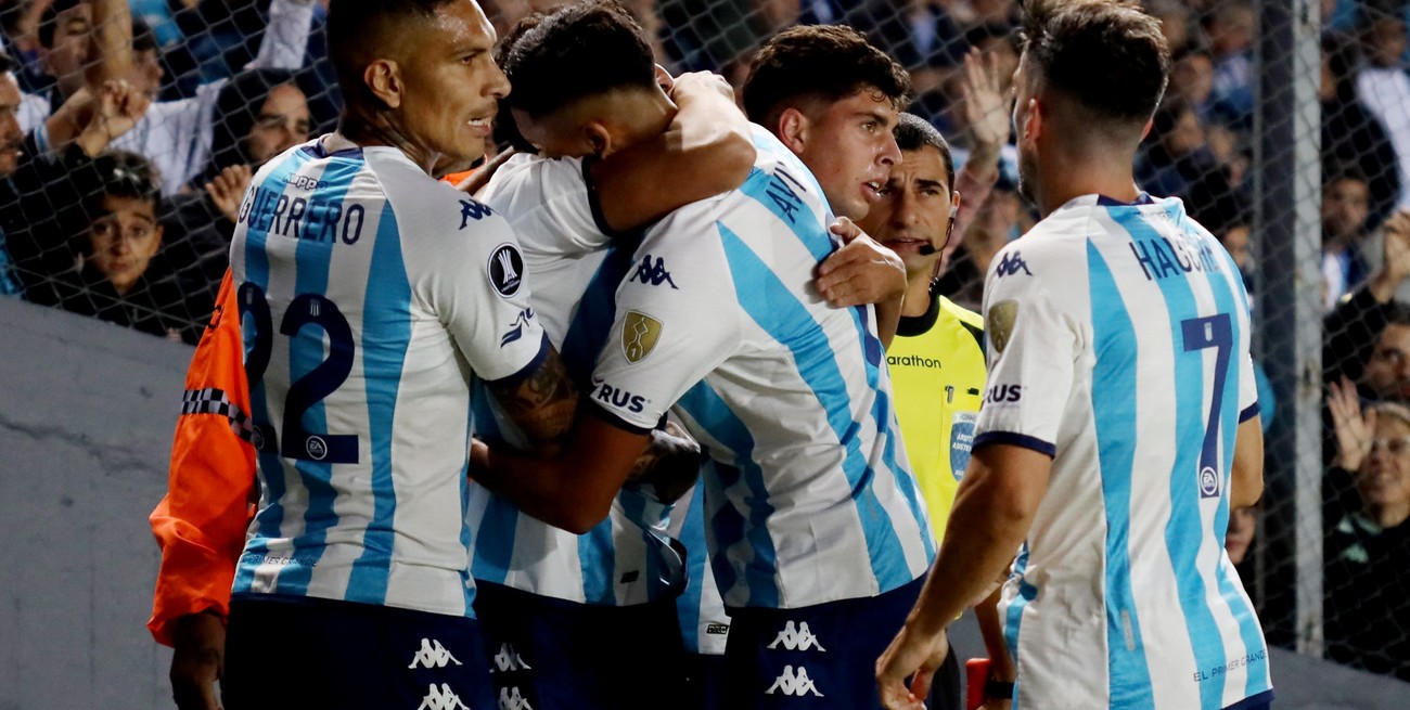 Racing le ganó a Aucas en Avellaneda y lidera su grupo