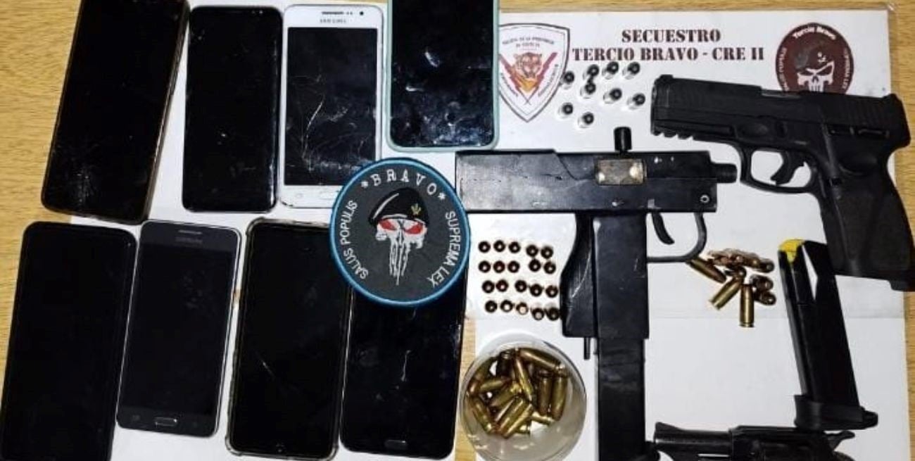 ﻿Ocho detenidos y tres armas secuestradas tras enfrentamiento entre bandas