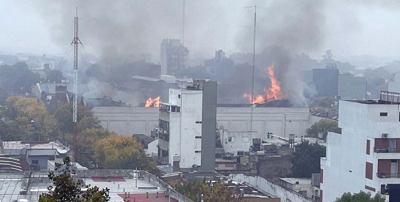 Incendio en un depósito: en el mismo lugar se produjo una tragedia en 2014