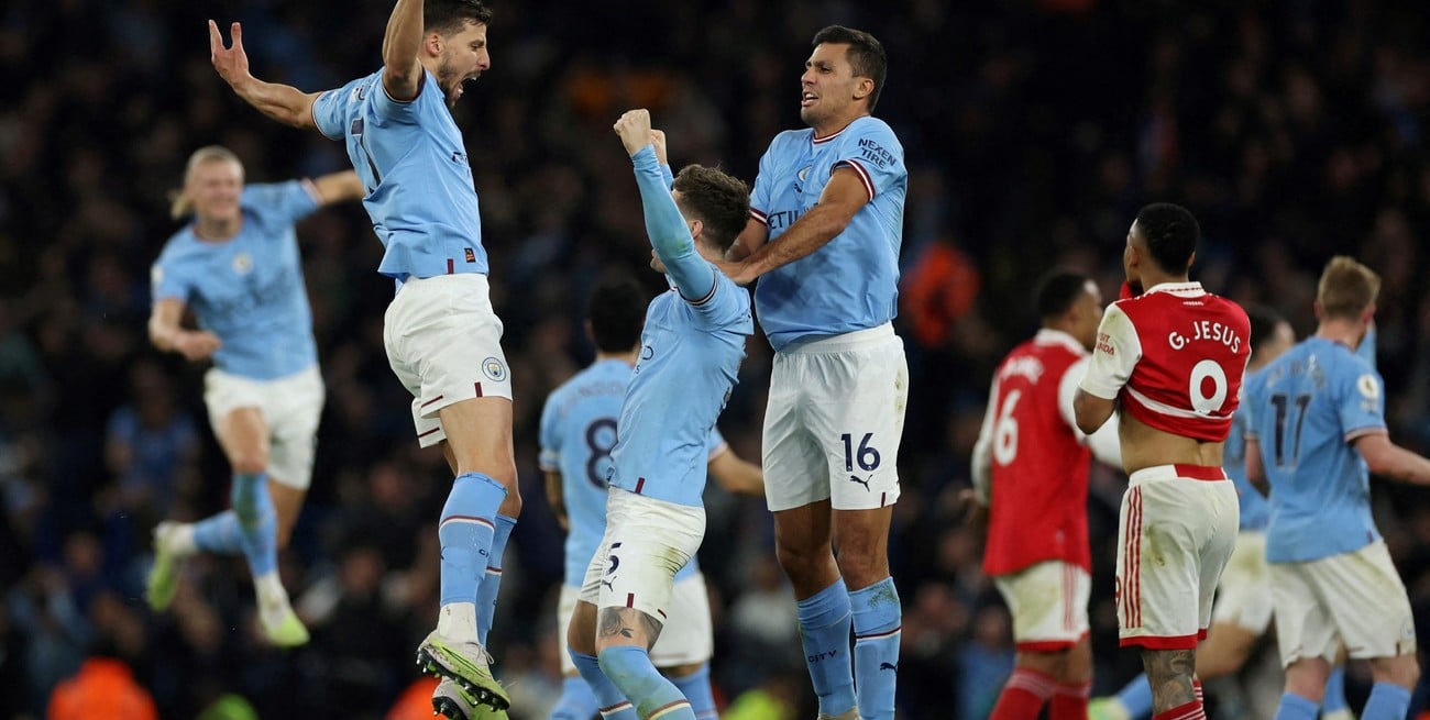 En un mano a mano clave por la Premier League Manchester City goleó a Arsenal