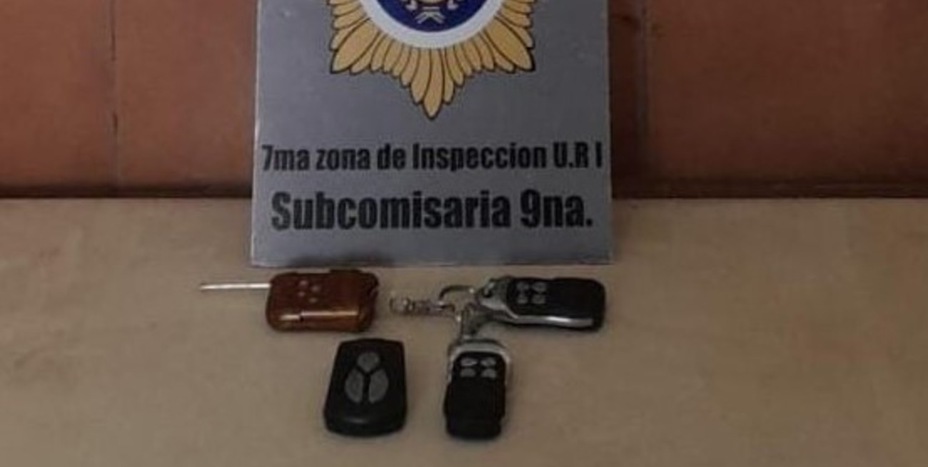 Secuestran un automóvil, dinero, droga y 4 inhibidores de señal