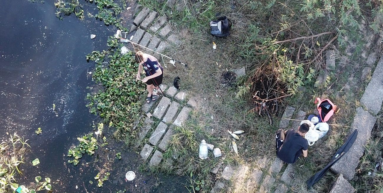 Advierten por pesca indiscriminada en plena costanera de Santa Fe