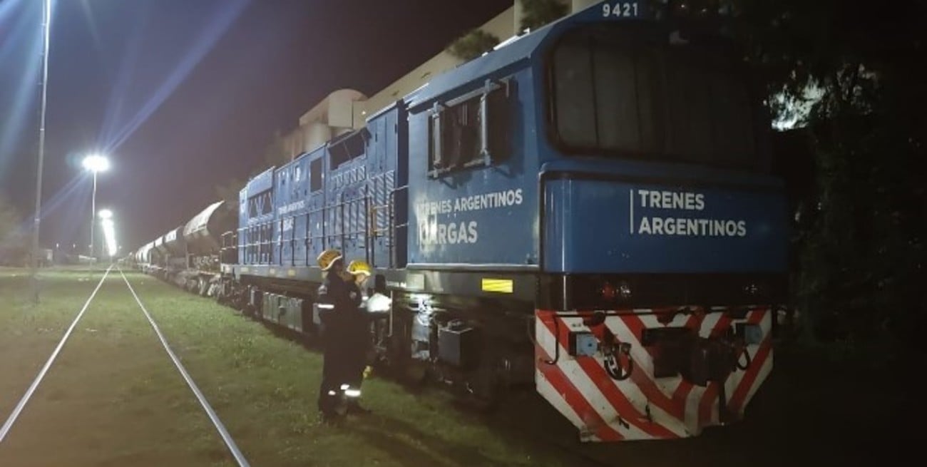 Se colgó de un tren en marcha y lo arrollaron: le amputaron una pierna