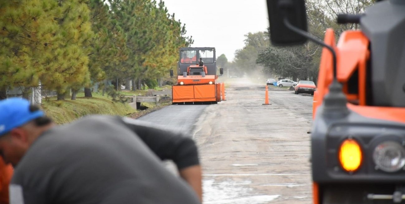 Finalizó la pavimentación y comenzó la construcción de bicisenda en Barrio Houssay 