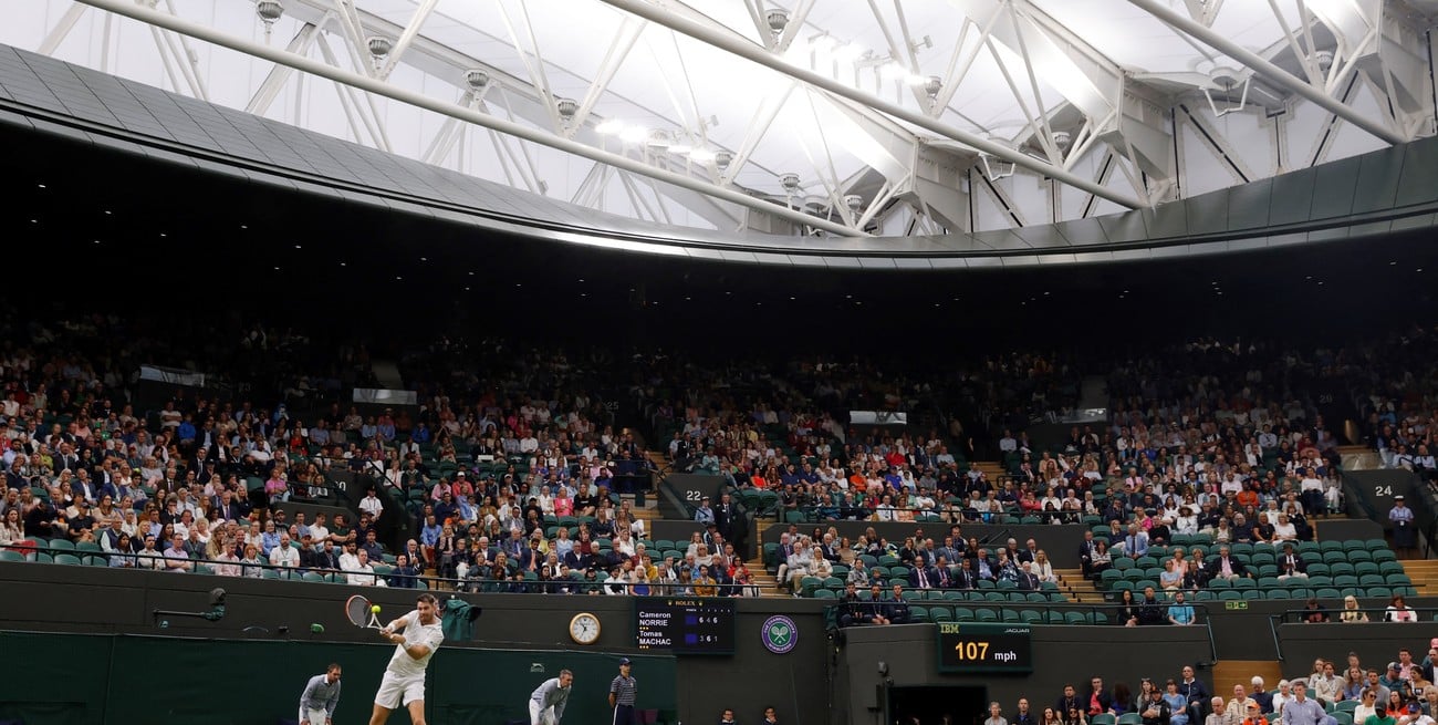 Sigue la lluvia en Wimbledon y deben jugarse 87 partidos en un día